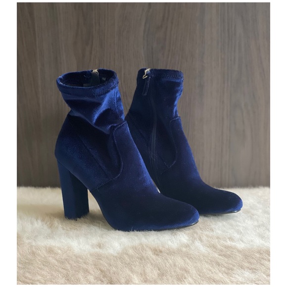 Steve Madden Shoes - ❌SOLD❌ New || Steve Madden Velour Booties || 6.5